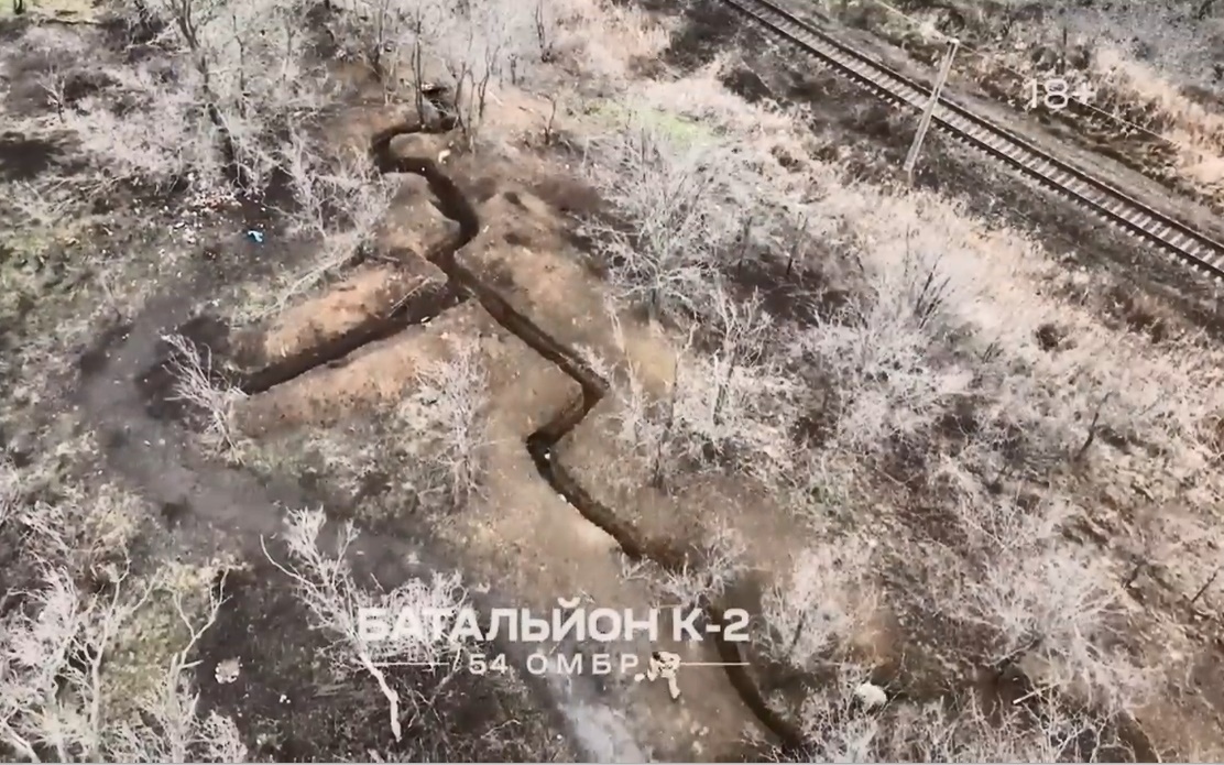 Ukraine câu pháo và đưa bộ binh đánh chiếm chiến hào Cyclops của Nga